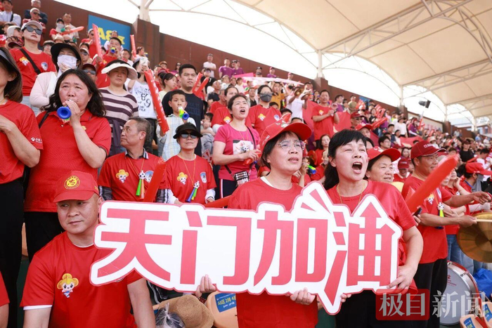 开云体育-天门队下场再战！拼到最后的你们也值得掌声与喝彩|足球|足球联赛|赛事|失利|比赛_新浪体育_新浪新闻
